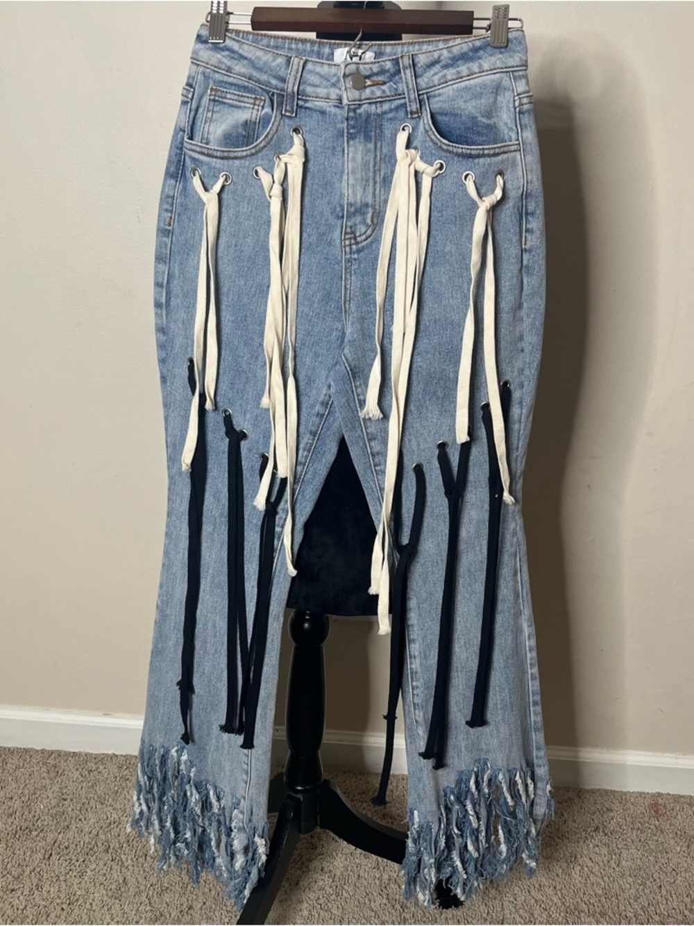 No•1 Los‎ Angeles Light Wash Mid Rise Fringe Tie-Detail Women’s Jeans Sz M